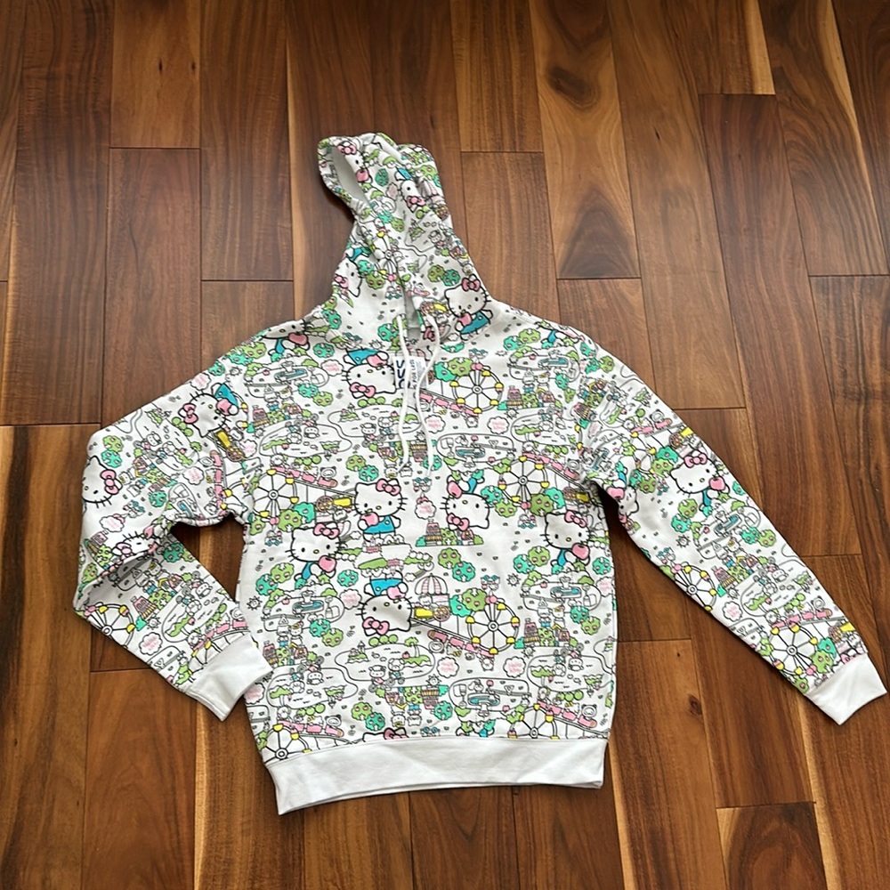 HELLO KITTY WHITE AMUSEMENT PARK GRAPHIC HOODIE XSMALL HAS TAG